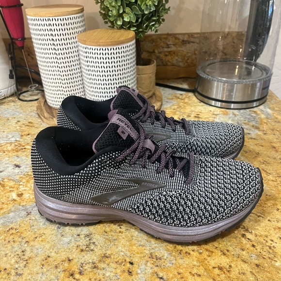 Brooks Shoes - Brooks Revel 2 size 7.5
